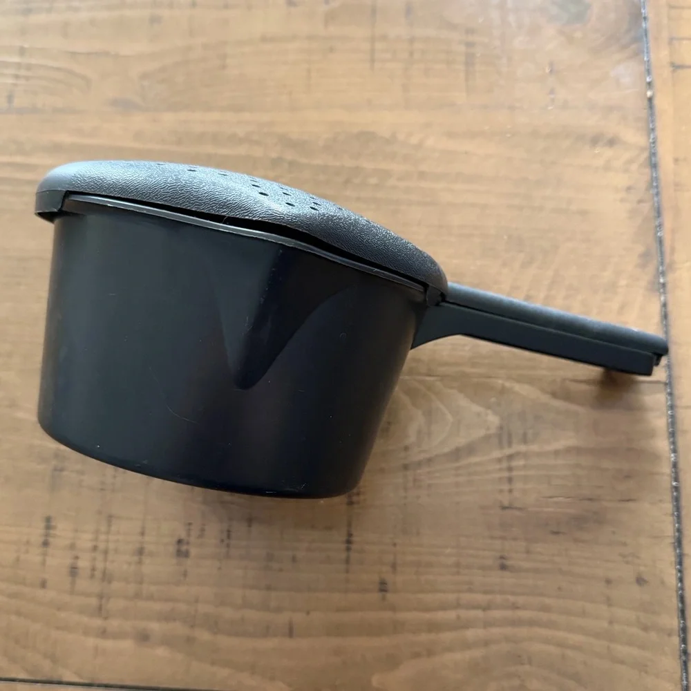 LAST CALL ⭐️ Pampered Chef Black Microwave Steamer - Picture 2 of 4